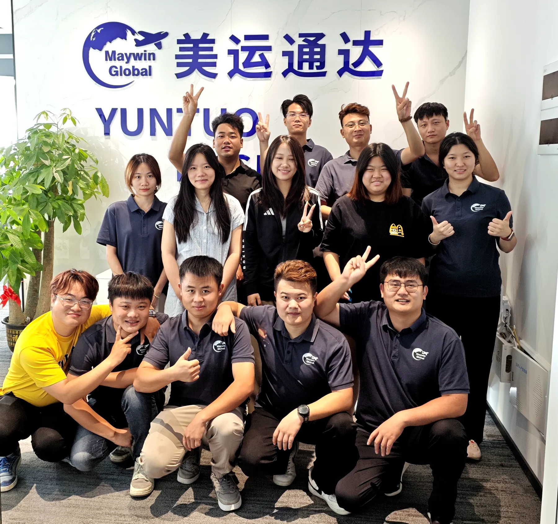 Team photo at Yuntuo and Maywin Global office in Shenzhen
