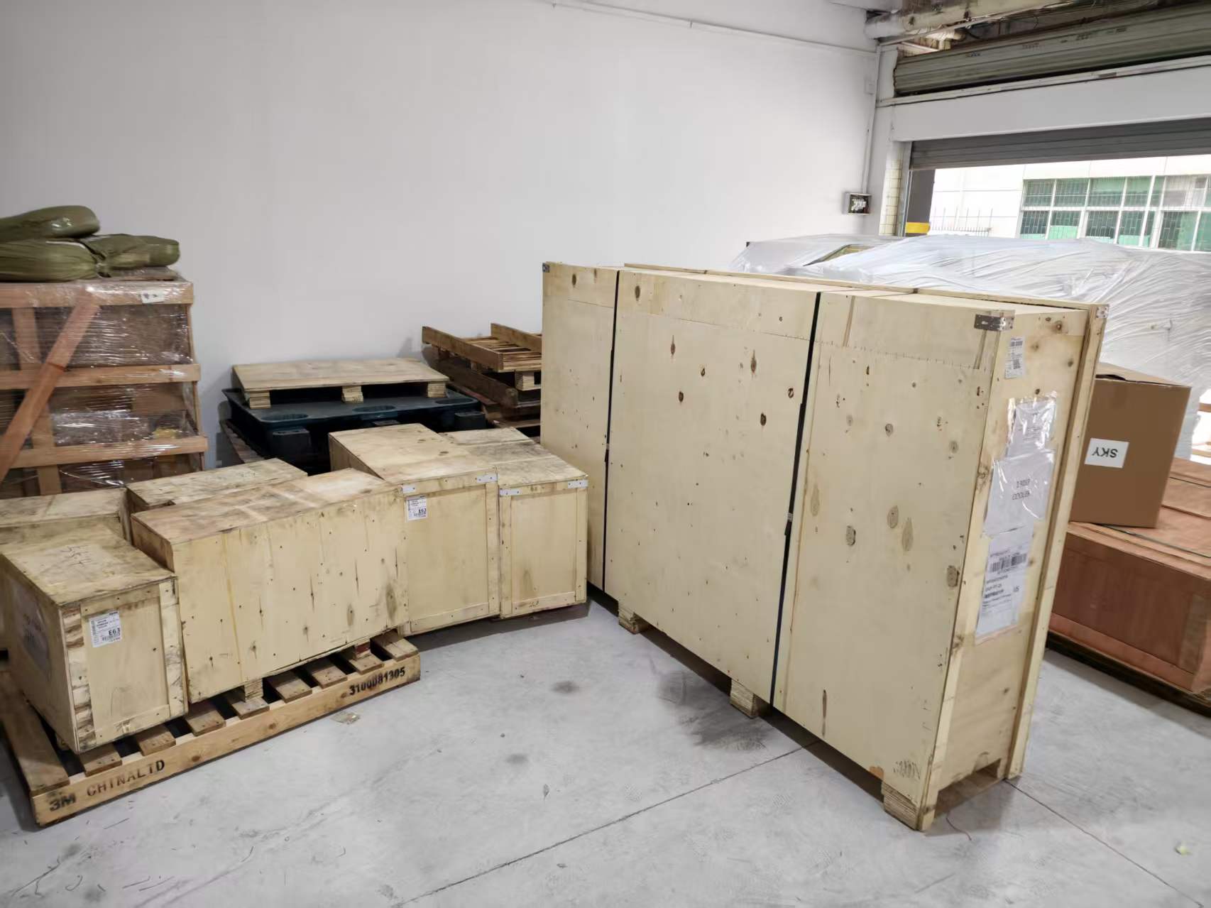 Cargo handling at Yuntuo logistics warehouse in China